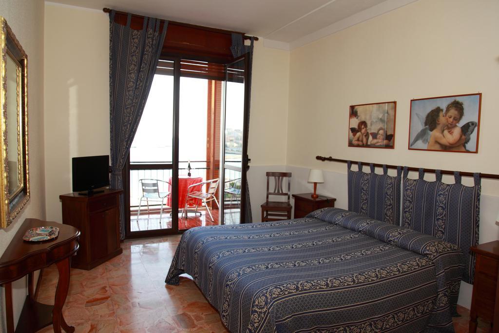 B&B Ortigia Sea View Συρακούσες Δωμάτιο φωτογραφία